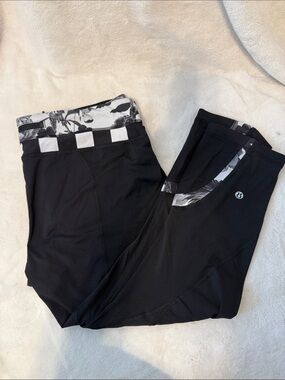 lululemon Align Black Crop Leggings with Monochrome Floral Trim 12 inseam 21”